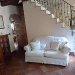 Casetta Sotto Il Monte Forato *