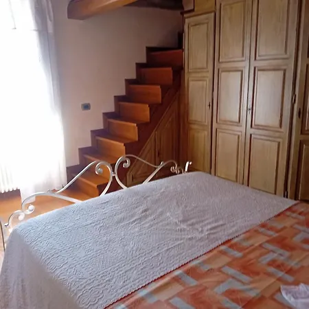 Casetta Sotto Il Monte Forato Tatil Evi *
