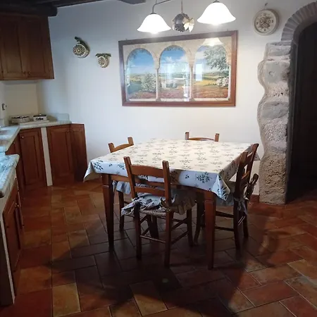 Casetta Sotto Il Monte Forato *