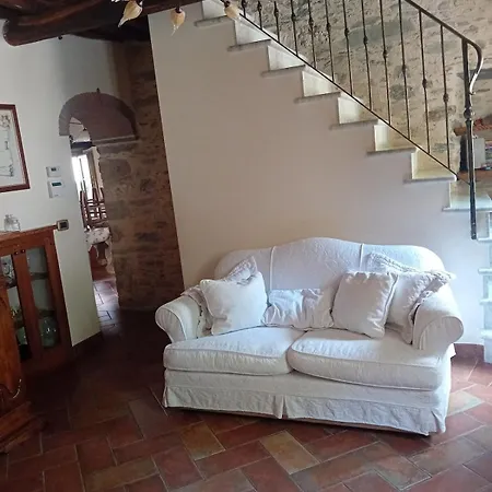 Casetta Sotto Il Monte Forato *